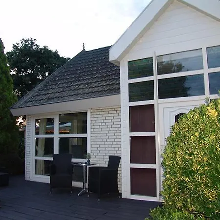 Full Privacy Holidayhouse + Lovely Garden. Holiday home Lathum